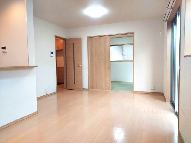 宝塚市山本丸橋3丁目一戸建の居間・リビング