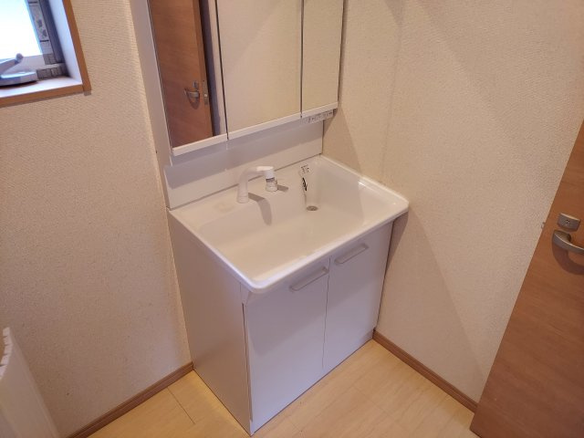 宝塚市山本丸橋3丁目一戸建の独立洗面台|洗面化粧台