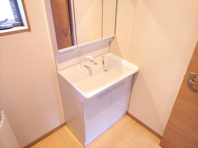 宝塚市山本丸橋3丁目一戸建の独立洗面台|洗面化粧台