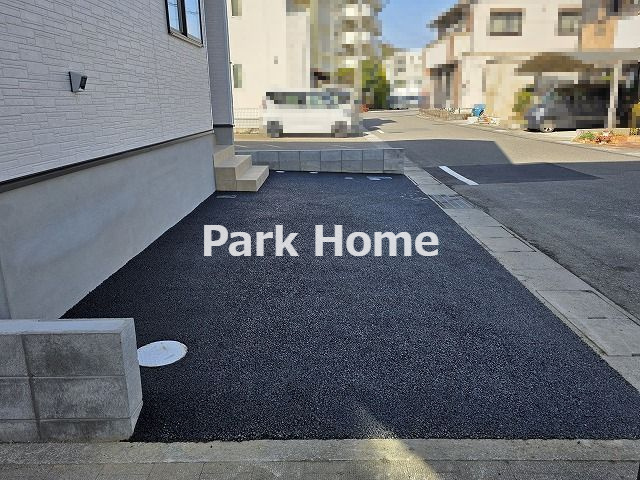 高知市百石町3丁目 第１-1号棟 新築戸建ての駐車場