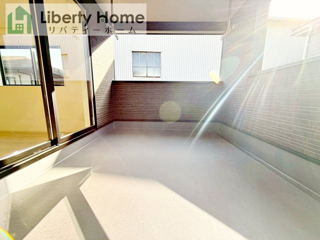 常総市水海道天満町第3　新築戸建　2号棟のバルコニー