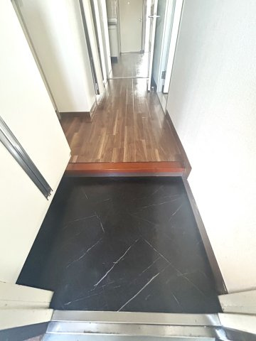 ロイヤルマンション中西の玄関