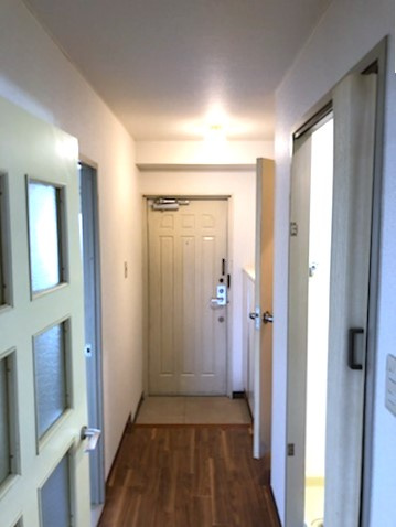 ロイヤルマンション中西の玄関