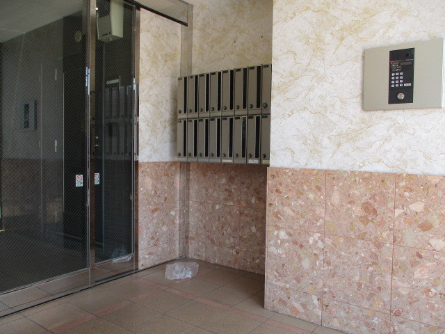 メゾンシャルマンのエントランス|★オートロック共用玄関★