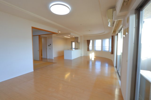 アルファステイツ宍道湖Ⅱの居間・リビング|24.５帖の南向きLDKです！