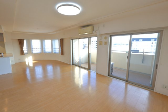 アルファステイツ宍道湖Ⅱの居間・リビング|24.５帖の南向きLDKです！