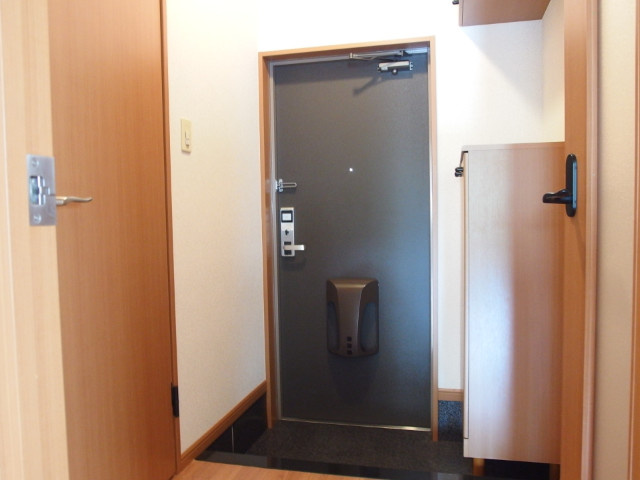 ルミナスハイツＮの玄関