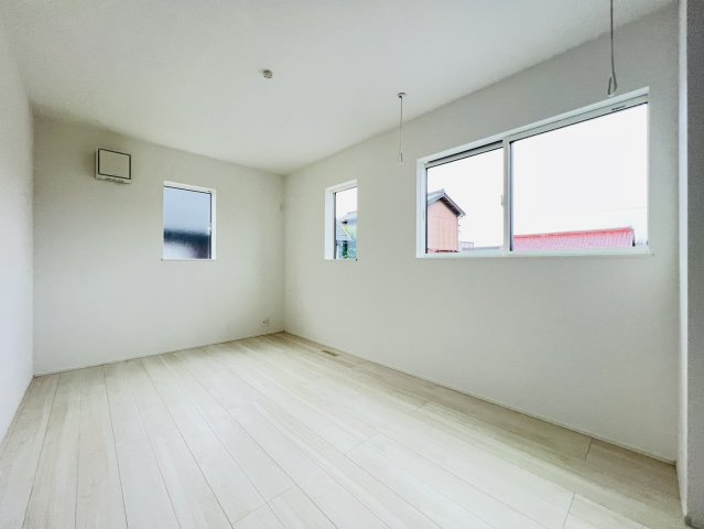 知多郡阿久比町植大西山ノ手50番1『仲介手数料無料』新築戸建ての洋室