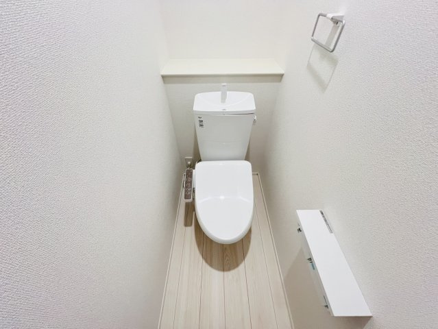 知多郡阿久比町植大西山ノ手50番1『仲介手数料無料』新築戸建てのトイレ