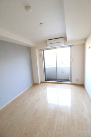 府中市是政５丁目の賃貸マンションの居間・リビング