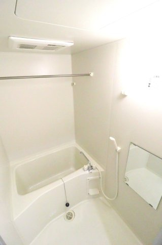 府中市是政５丁目の賃貸マンションの浴室