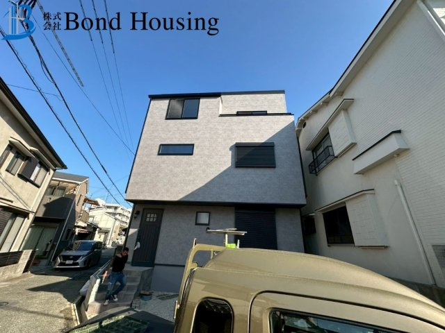 充実設備の建売住宅　山手8丁目　新築戸建の前面道路含む現地写真