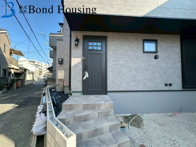 充実設備の建売住宅　山手8丁目　新築戸建の前面道路含む現地写真