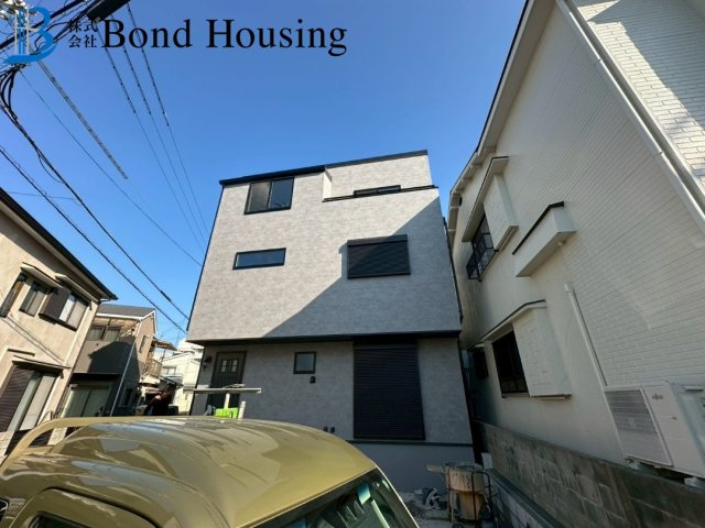 充実設備の建売住宅　山手8丁目　新築戸建の前面道路含む現地写真