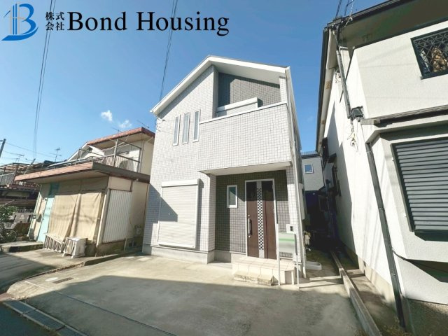 国産ヒノキ無垢材使用・高耐久住宅・大久保町大窪　築８年の前面道路含む現地写真