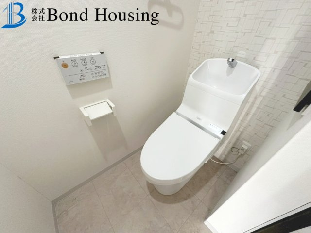 国産ヒノキ無垢材使用・高耐久住宅・大久保町大窪　築８年のトイレ