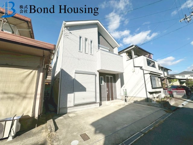 国産ヒノキ無垢材使用・高耐久住宅・大久保町大窪　築８年の前面道路含む現地写真
