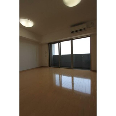 【居間・リビング】 | カスタリア中野 | 11.3帖の洋室。