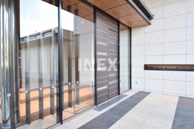 横浜市旭区二俣川２丁目の賃貸マンションのエントランス