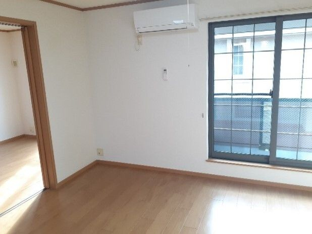 グラース　メゾンの居間・リビング|こちらの居間で趣味の時間をお楽しみください