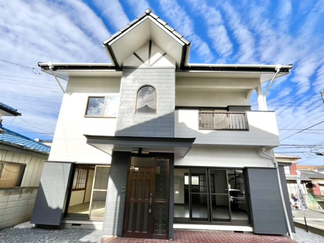 【中古戸建】太田市新道町の外観|■外観｜特徴のある個性的な住まいと美しい街並み、そして住みやすい環境を、ぜひ現地でご覧になりませんか。お気軽にお問合せください(^^)  