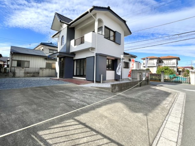 【中古戸建】太田市新道町の外観|■外観｜特徴のある個性的な住まいと美しい街並み、そして住みやすい環境を、ぜひ現地でご覧になりませんか。お気軽にお問合せください(^^)  