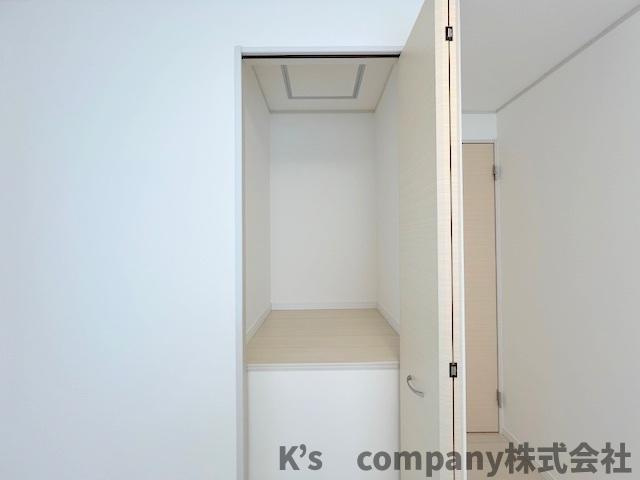 ●茅ヶ崎市松林1丁目　中古戸建の収納|洋室５帖の収納スペース◇