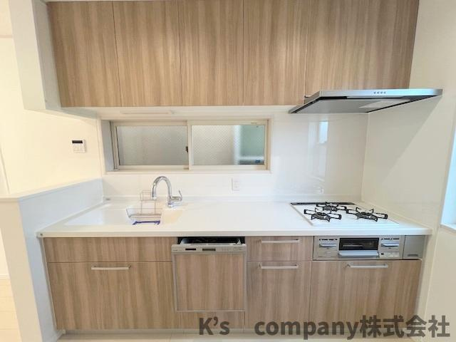 ●茅ヶ崎市松林1丁目　中古戸建のキッチン|吊戸棚収納には普段使いの少ない調理家電や調理器具などの保管に便利です◇