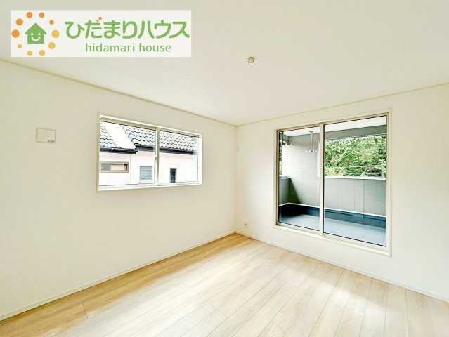 【寝室】 | つくば市自由ケ丘第10　新築戸建 | バルコニーに面していて、たっぷり光りの入る明るい主寝室です！