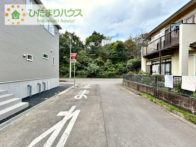 【前面道路含む現地写真】 | つくば市自由ケ丘第10　新築戸建 | たっぷりの陽光と心地よい風が舞い込む住まい♪