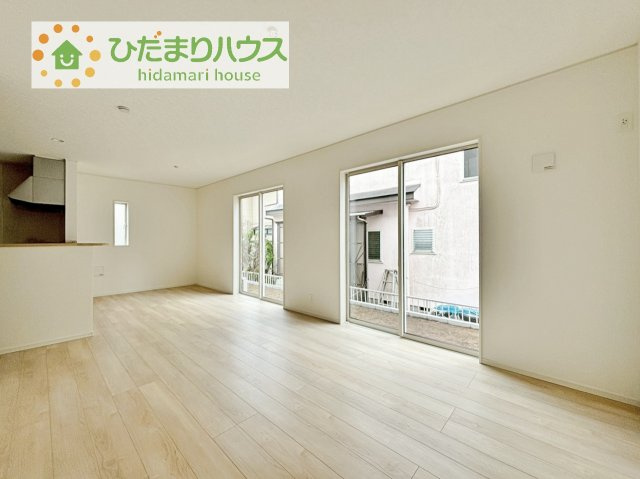 【居間・リビング】 | つくば市自由ケ丘第10　新築戸建 | お子様が元気に遊べる広々としたリビングです！
