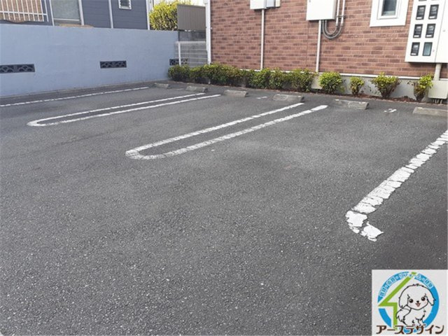 フレスクーラの駐車場