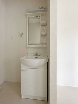 ソレイユ大和田の独立洗面台|別部屋参照写真