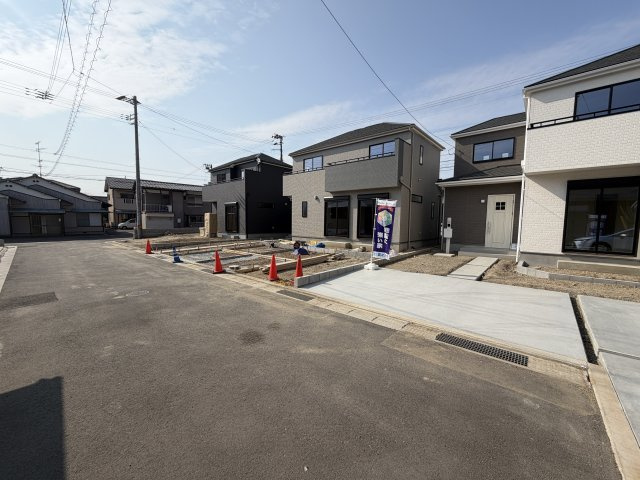 久保田町3丁目 新築戸建 Bの前面道路含む現地写真