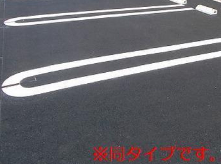 シャイニースカイの駐車場