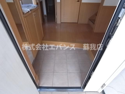 【玄関】 | 南町3丁⽬貸家 | ゆったりとした玄関です