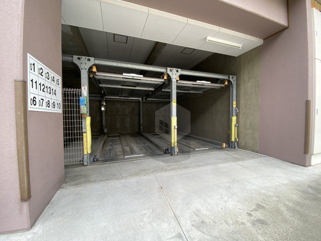 エムプラザ布施駅前3番館の駐車場