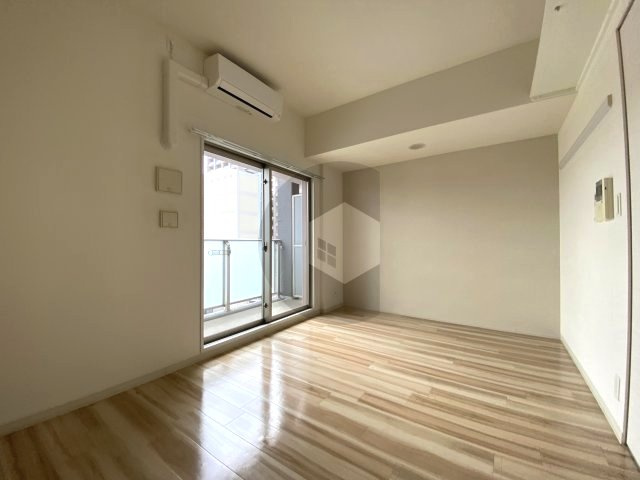 エムプラザ布施駅前3番館の居間・リビング