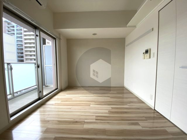 エムプラザ布施駅前3番館の居間・リビング