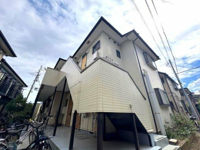 イオチハイツ２号棟のエントランス