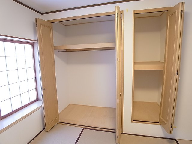 若松町1丁目貸家の収納|各部屋に収納スペースを完備