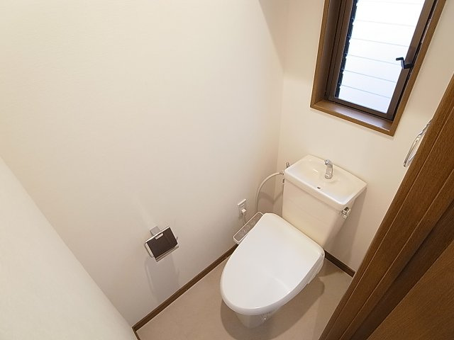 若松町1丁目貸家のトイレ|温水洗浄便座付きのトイレ