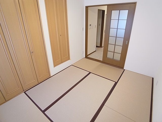 若松町1丁目貸家の和室|和室のお部屋も綺麗です