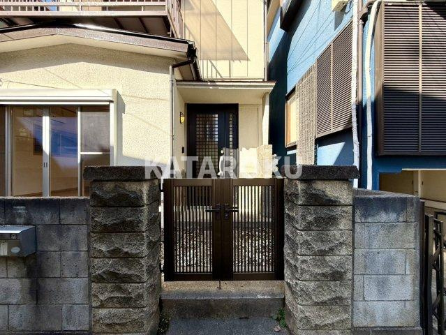 新座市野寺3丁目中古戸建のエントランス|落ち着いたエントランスです