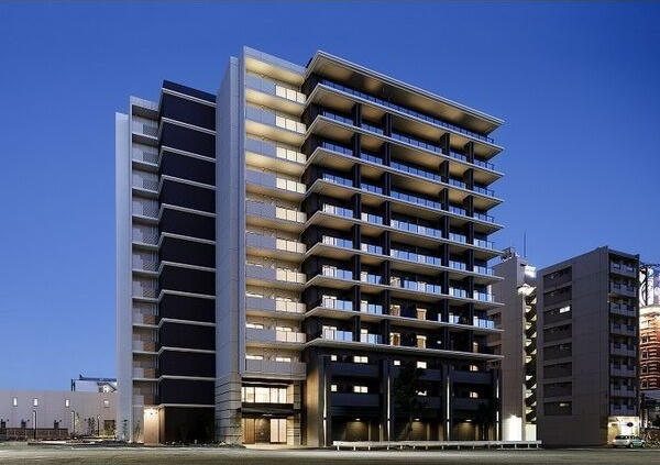 グランルクレ新栄イーストのエントランス