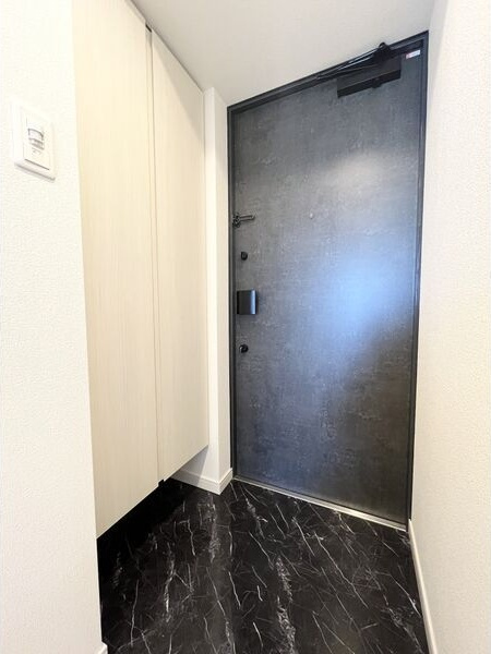 S-RESIDENCE金山三丁目の玄関