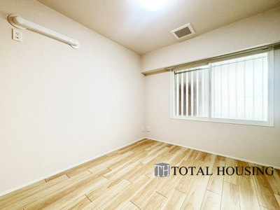 【洋室】 | トーカンマンション円山北町 | 洋室　約5.3帖
家具の配置がしやすい間取り。選択する家具類やレイアウトにより、理想の住空間を作り上げることが出来ます。