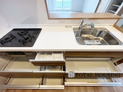 【キッチン】 | トーカンマンション円山北町 | 料理を楽しむキッチンスペース。使いやすさと心地よい暮らしを追及し、愛着を持って使い続けられる空間へ。