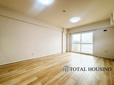 【居間・リビング】 | トーカンマンション円山北町 | 温もりある自然光を感じていただけるリビングです。飽きのこないナチュラルなデザインの空間は、色褪せることのない心地良さを作ります。