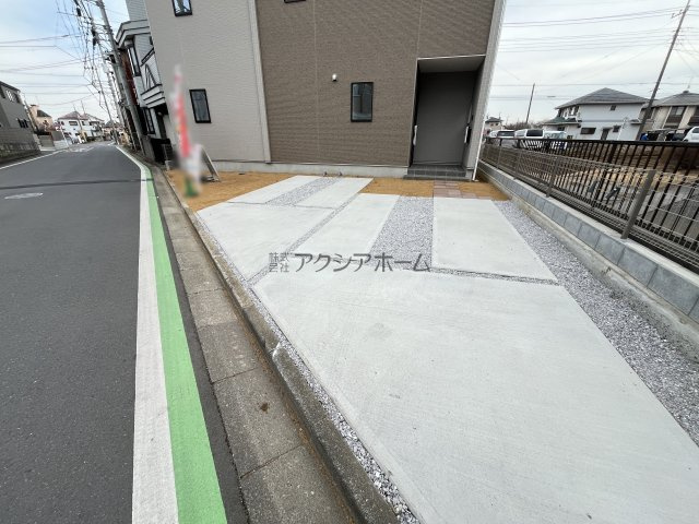 所沢市三ケ島5丁目・全1棟　新築一戸建　の駐車場|並列駐車2台可能です